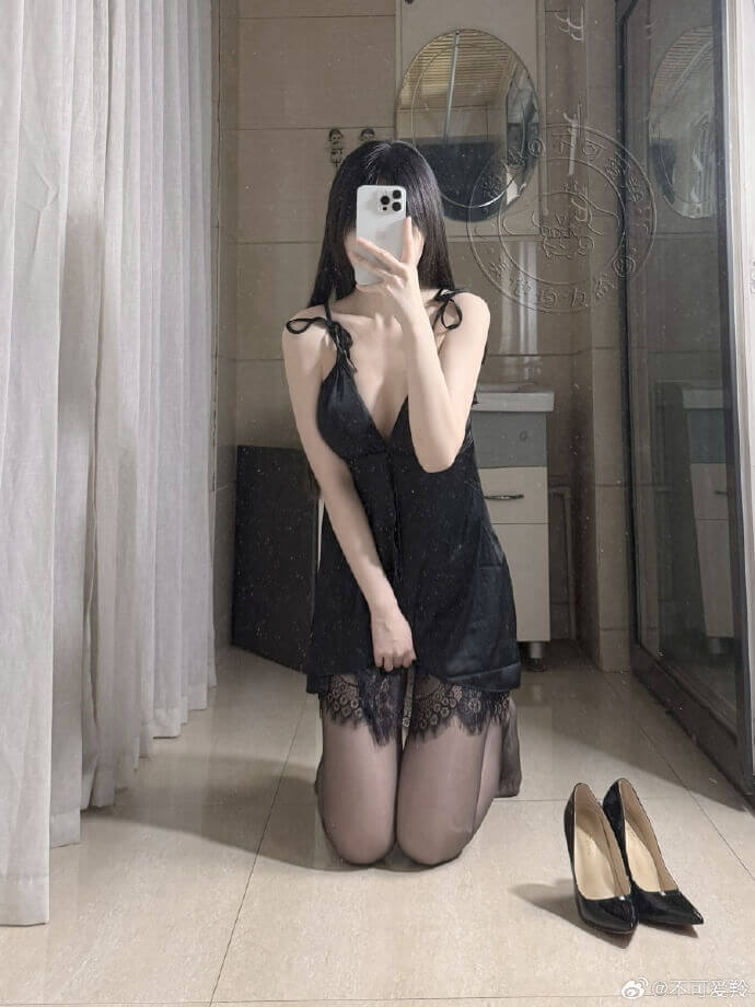 图片[1] - 不可爱羚 黑丝美腿福利 最新写真资源合集下载[持续更新] - 语可次元 - 二次元美图写真海量资源分享