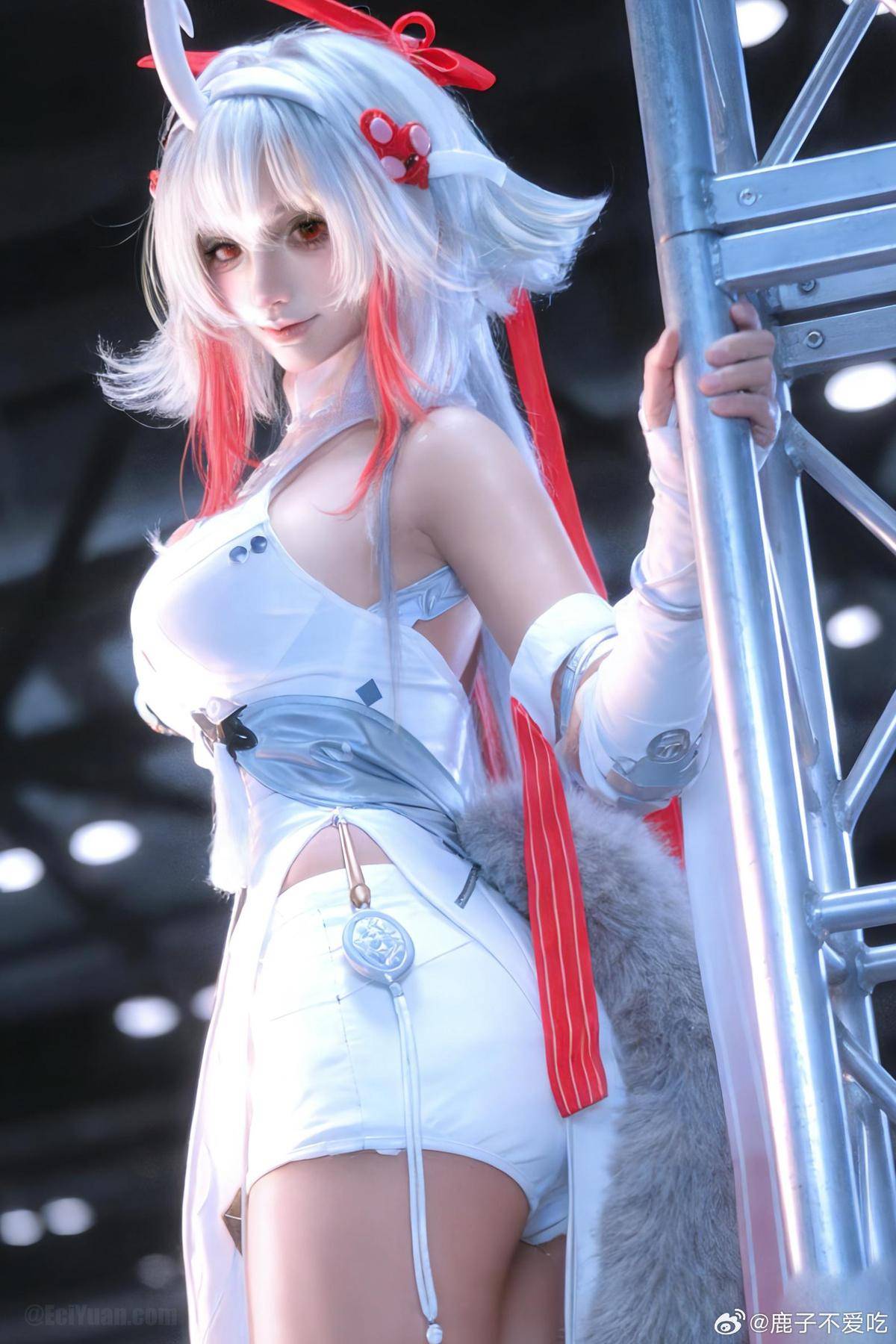 鹿子不爱吃还原叶瞬光！绝区零里的冷感执行者照进现实