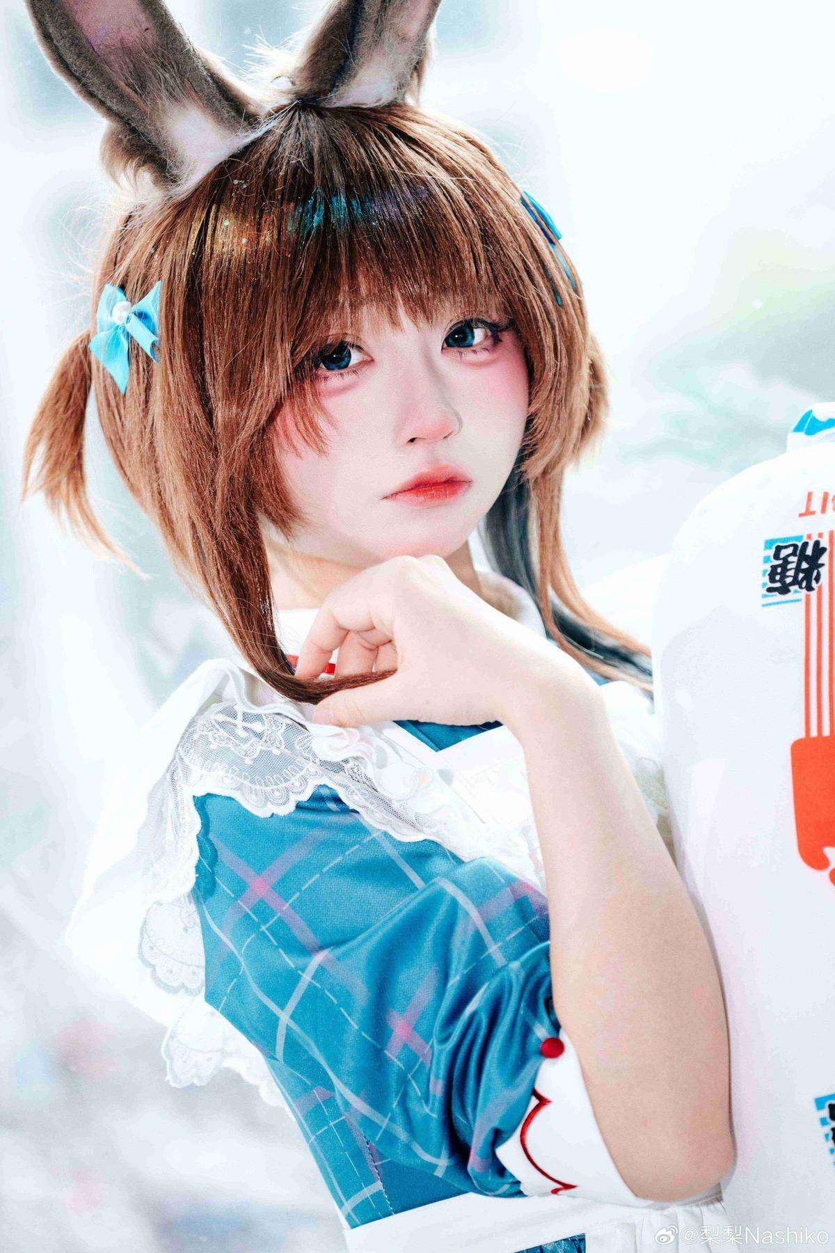 梨梨Nashiko的阿米娅COS太贴了！罗德岛leader的温柔感直接戳心