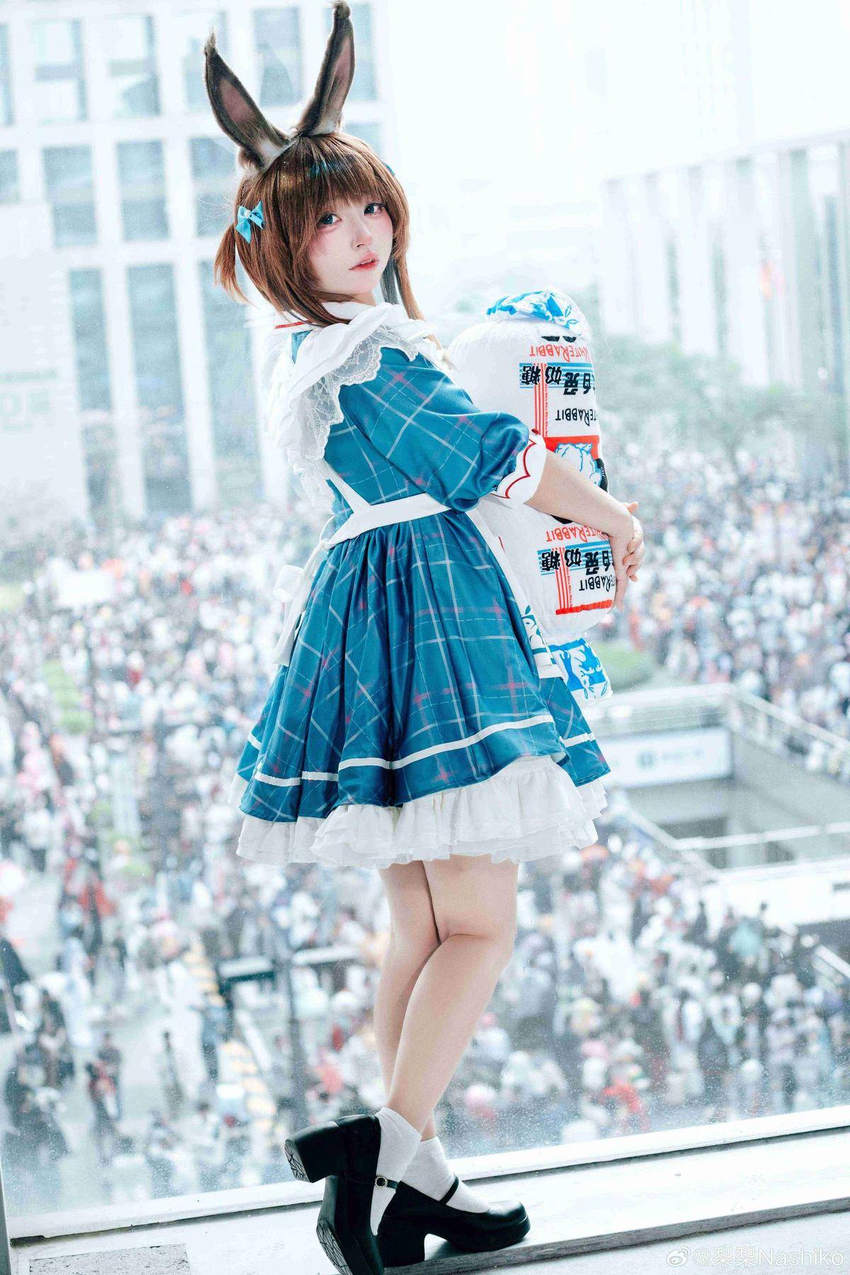 梨梨Nashiko的阿米娅COS太贴了！罗德岛leader的温柔感直接戳心